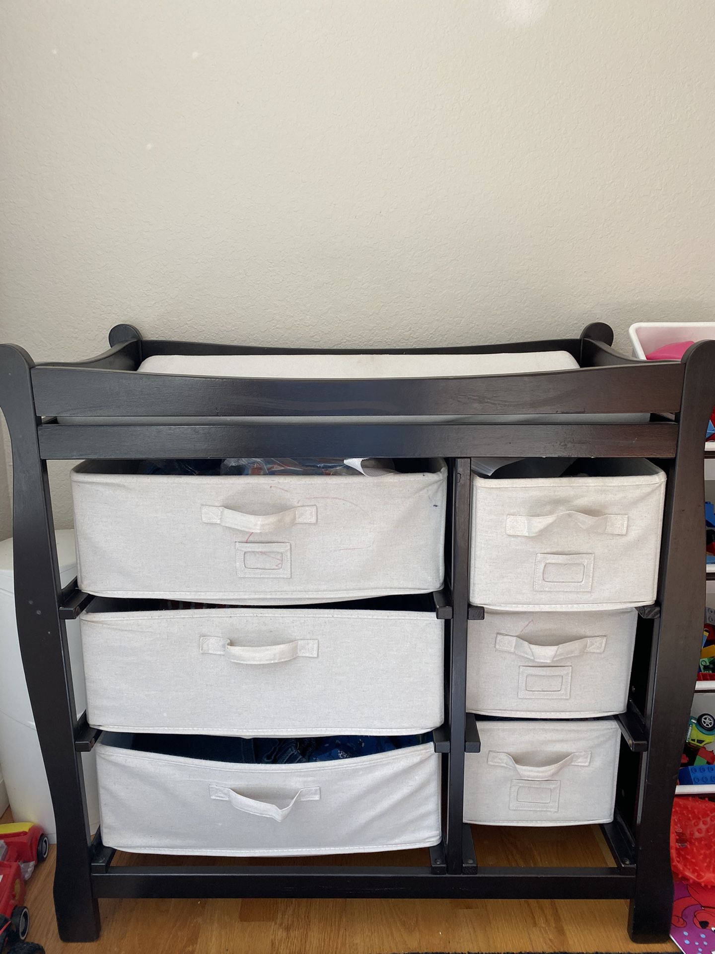 Changing table with changing pad and cover