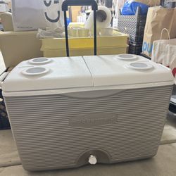 Rubbermaid 75 Qt. Wheeled Cooler