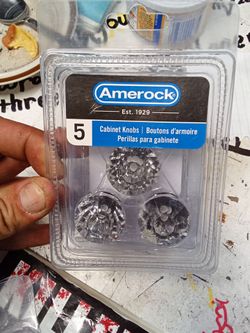 Cabinet knobs