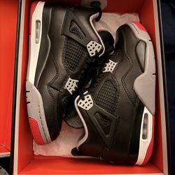 Men’s 8.5 Jordan 4