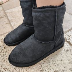 Genuine UGG Short Boots shoes Size 6