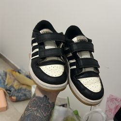 Adidas Sneakers