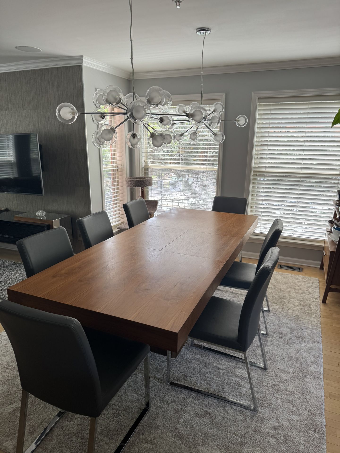 4 Or 6 Luxurious Modani Dinning Chairs ( Original 375$ Per Chair)