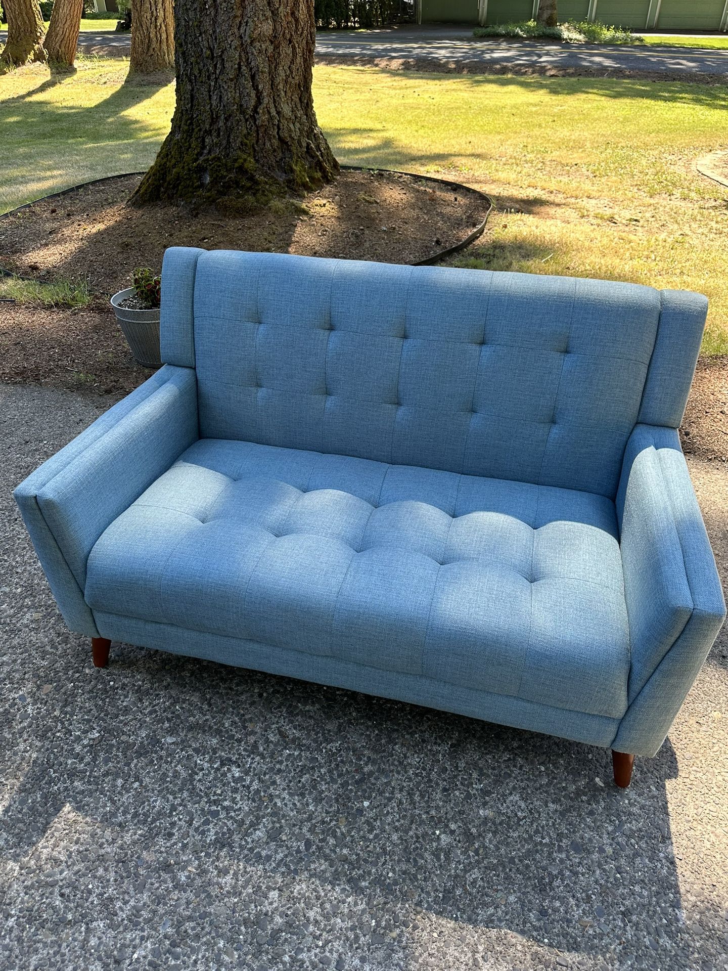 Mid-Century Modern Teal Blue Loveseat Couch 🛋️. FREE DELIVERY 🚚
