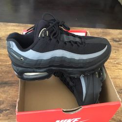 New Kid’s Nike Air Max 95 size 4.5Y/6W
