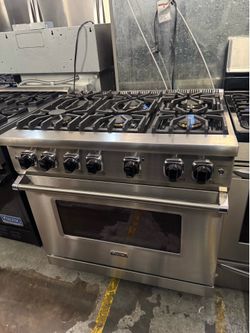 VIKING GAS RANGE 36” SIX BURNER