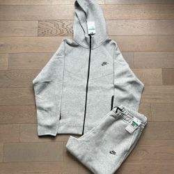 Nike Tech Fleece Tracksuit Hoodie And Pants XL