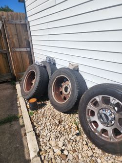 8 lugs tire