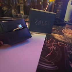 Female Dimond Ring- Size 7