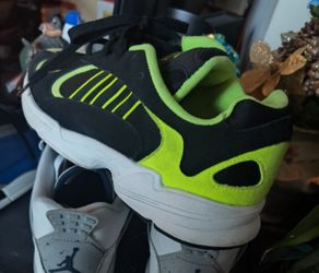 LIGHTLY USED NIKE JORDAN BASKETBALL SHOES SIZE 11 