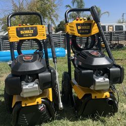 DEWALT 3300 PSI 2.4 GPM Cold Water Gas Pressure Washer with HONDA GCV200 Engine