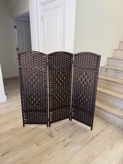 3 panel room divider / home decor screen divider Brand New / 46.5” tall by 44” wide