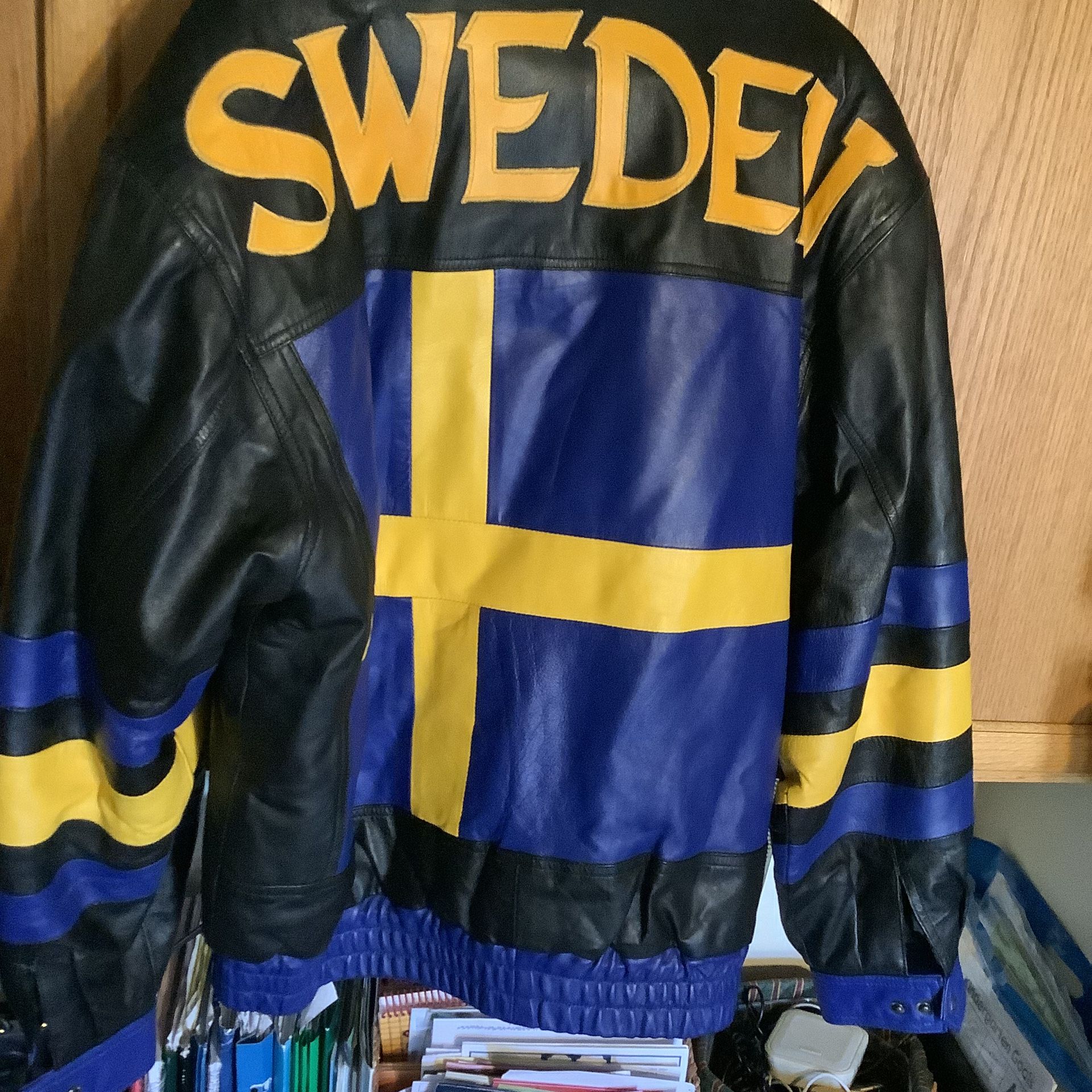 Leather 9000 motorcycle jacket has Sweden sewn on to back designed in Italy size XL