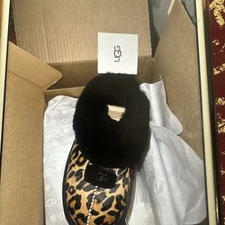 UGG SIZE 8 New Original 