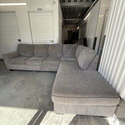 Gray Sectional Couch (Excellent Condition)