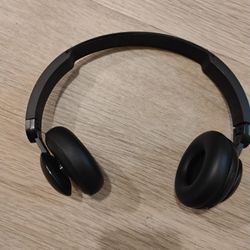 On Wireless Head Phones With Charger
