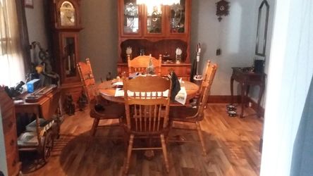 Dining room set with China hutch. 6 Chairs 1 Center Leaf Solid Oak $2,700 New
