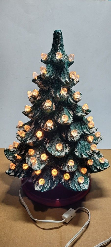 Vintage Nowell's Mold 1978 Ceramic Lighted Christmas Tree 16"