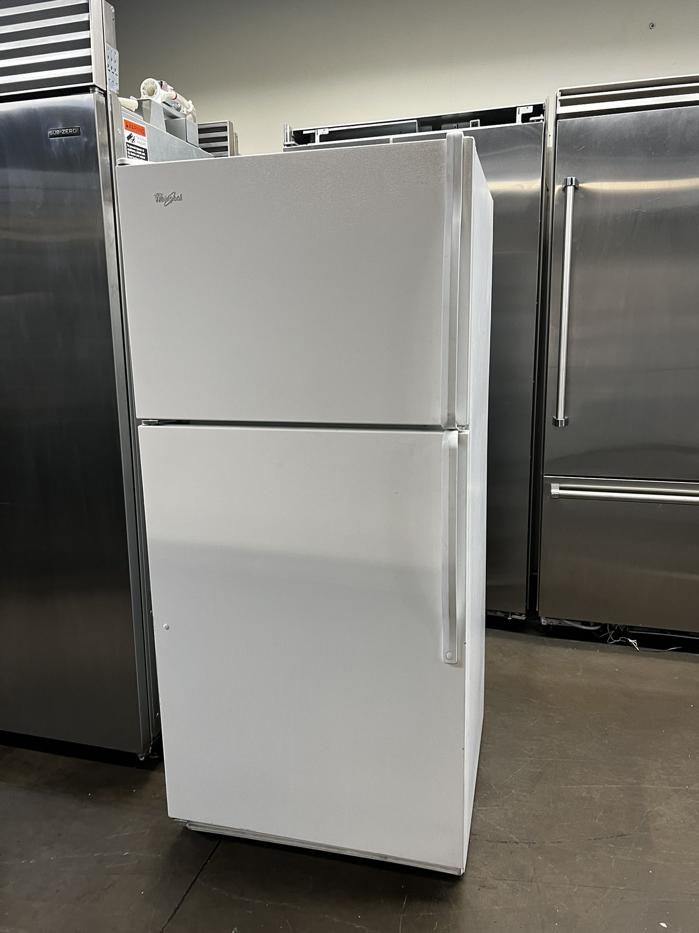 Whirlpool Apartment Size Top Freezer Refrigerator In White