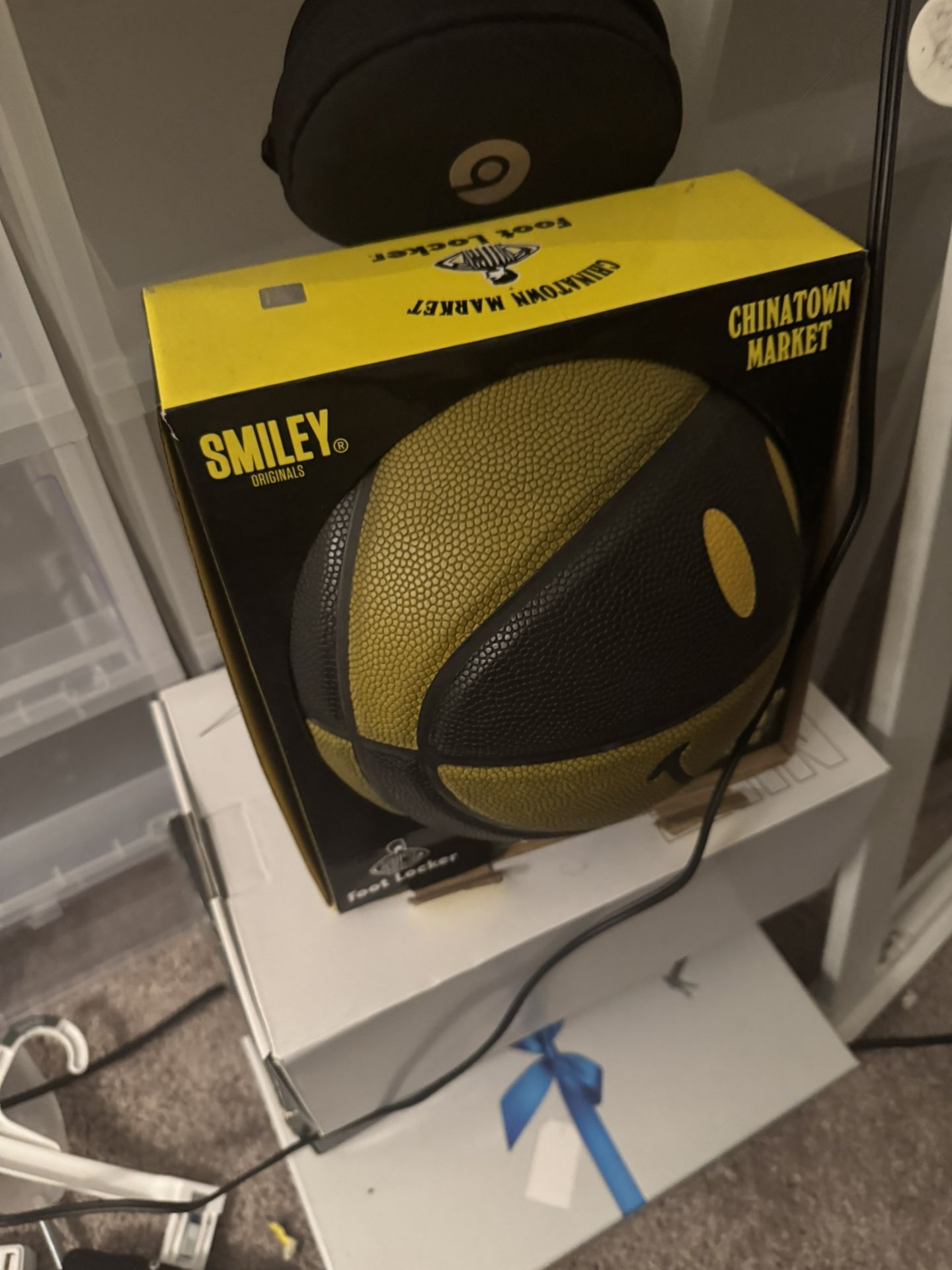China Town Market Smiley Basketball - 40$