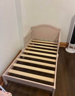 Toddler girl bed frame