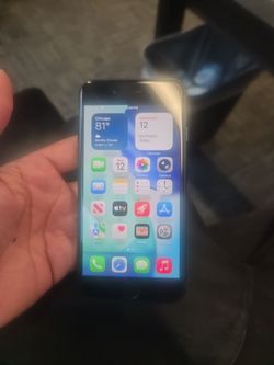 Unlocked iPhone SE 3 64GB