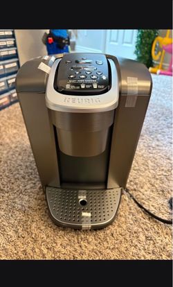 BRAND NEW Keurig K-Elite Single Serve Coffee Maker & Keurig Carousel