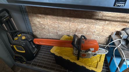 Stihl Gas-Powered Chainsaw with Bar Cover $200 or best offer