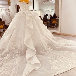 BEAUTIFUL Wedding Dress -worn Once-excellent Condition -$1,000(OBO) Price Negotiable For Serious Buyers 