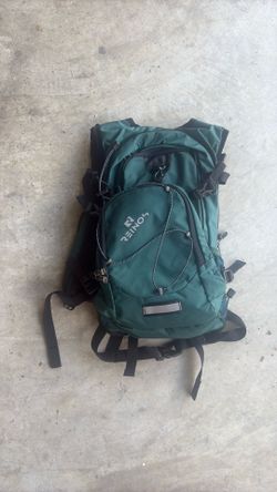 New- Reinos hydration pack w tags