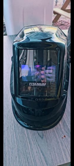 Welding helmet