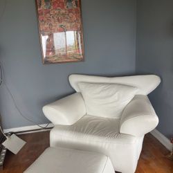 White Leather  Couch & Love Chair w / Ottoman 