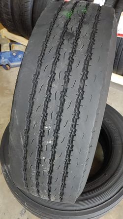 245 70r19.5. Con un 85% de vida $180