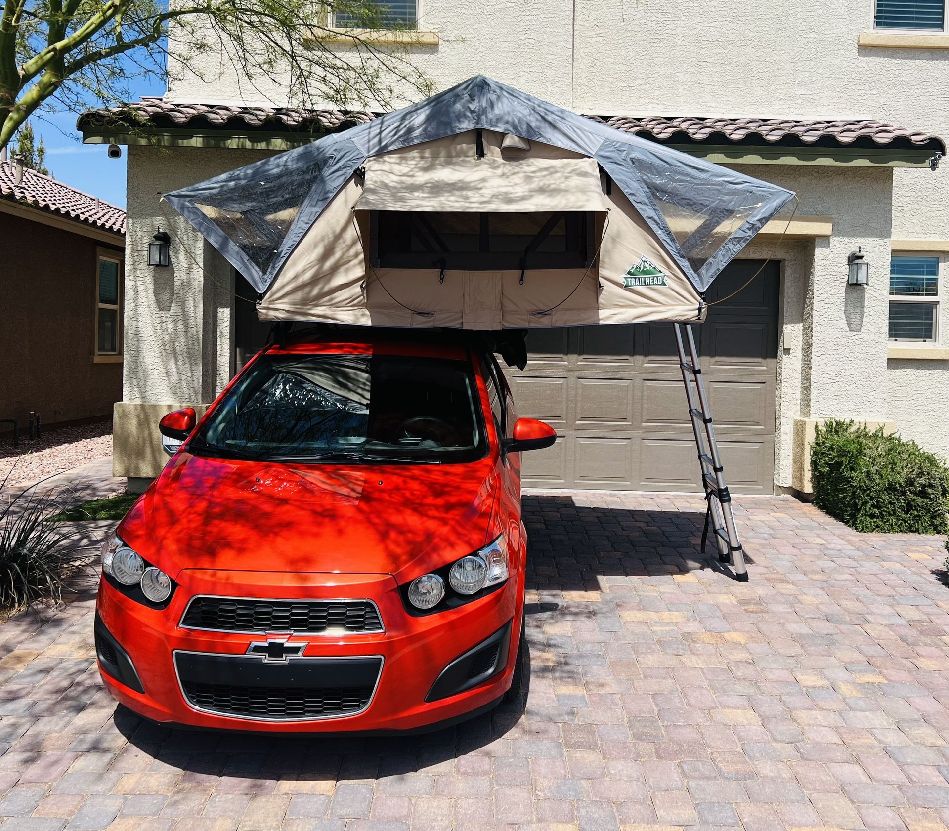 TUFF STUFF TRAILHEAD ROOFTOP TENT & Rhino Rack Cross Bars
