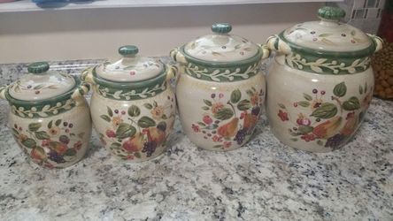 Decoration also for storing things