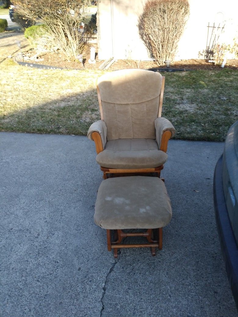 Glider Chair With Glider Ottoman With Oak Frame