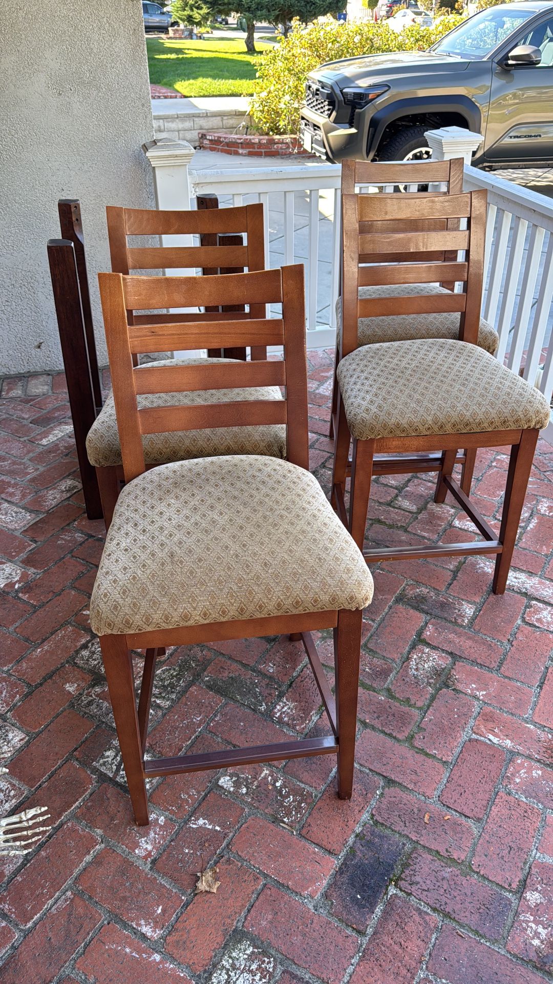 Marble Design Dining Set – 4 Chairs – Excellent Condition 💎