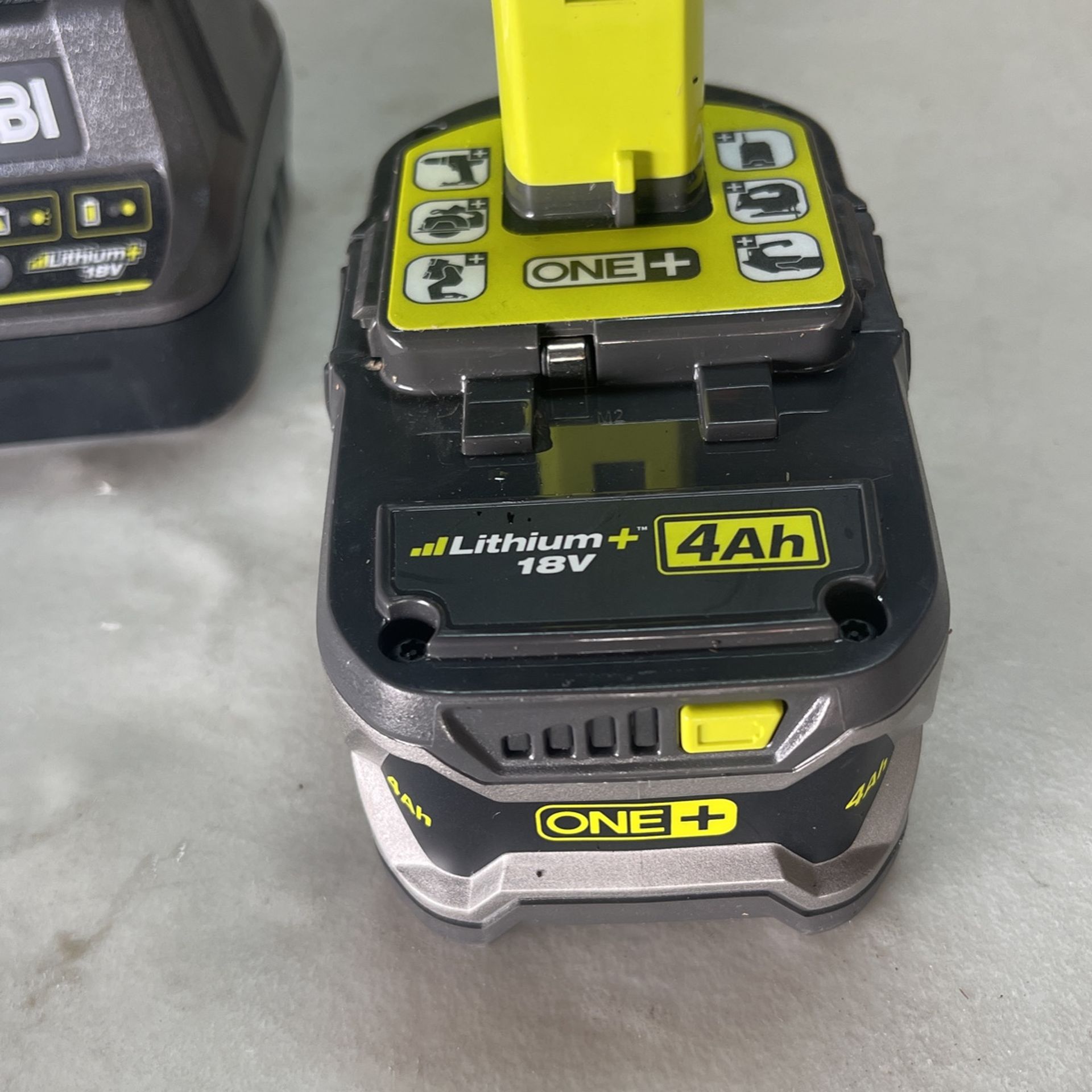 RYOBI 18V 4AH BATTERY AND CHARGER 