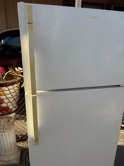White Top-Freezer Refrigerator