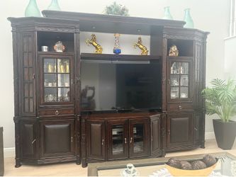Entertainment center