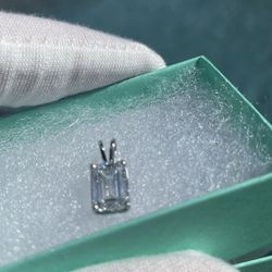 2.03ct Emerald Lab Diamond Pendant IGI Certified