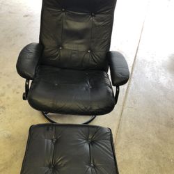 chair with ottoman