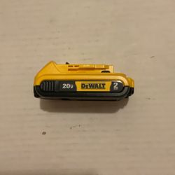 Brand New Dewalt 20 Volts Lithium Ion 2.0 AH Battery.      35 Firm on Price.      35 Firme en Precio.