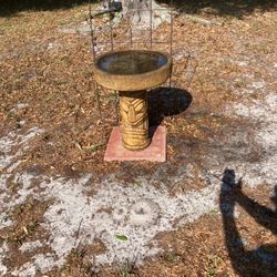 Decorative birdbath