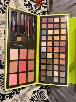 Macys make up box