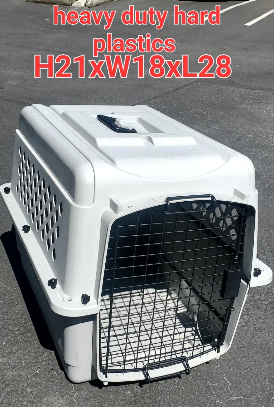 Heavy Duty Plastic Dog Kennel/ Dog Crate