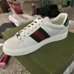 Gucci Sneakers And Shirts 