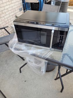 Very Nice New Hamilton Beach Microwave Oven 1000 Watts
