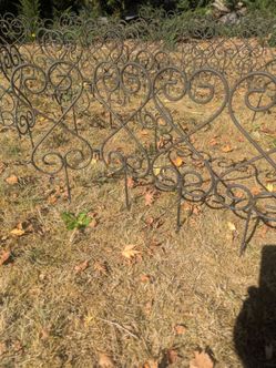 Cast iron decorative fence border