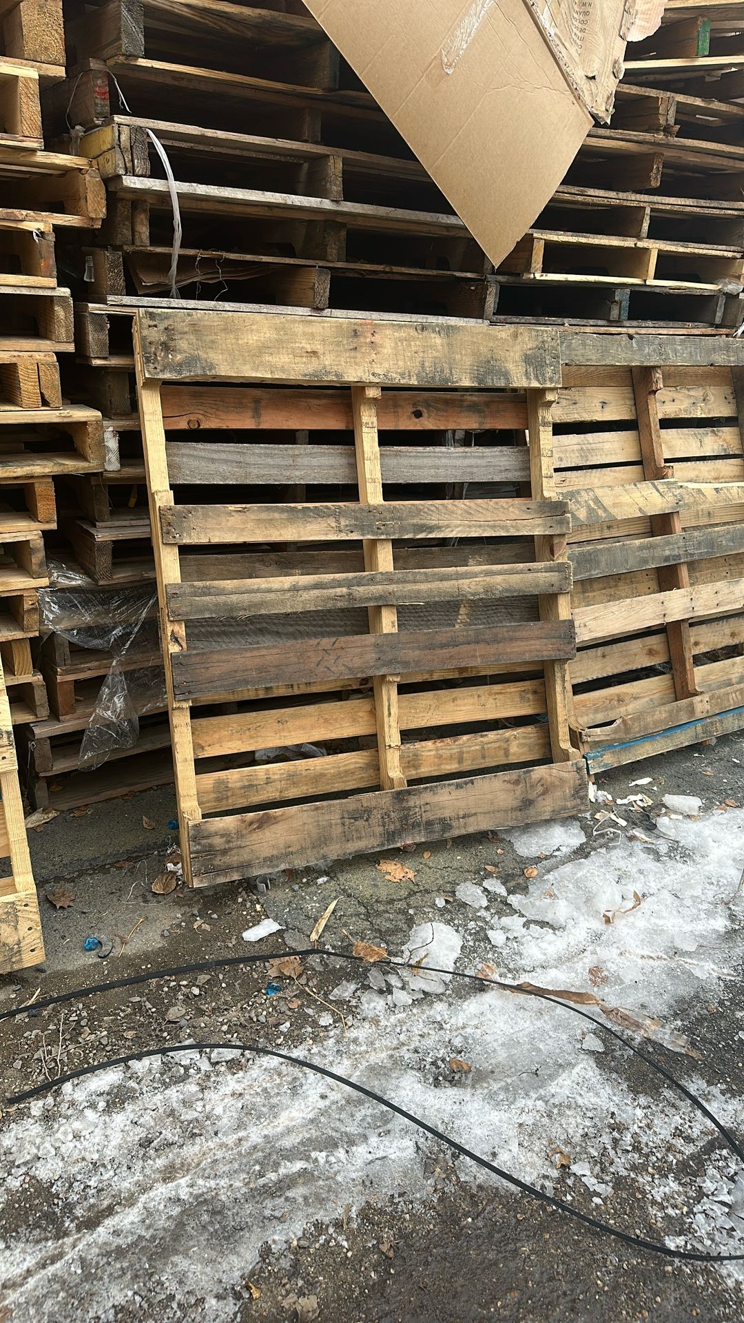 Wood Pallet We Have More Than 300
